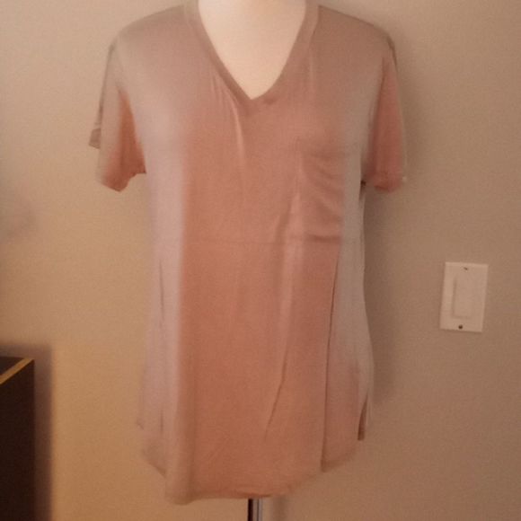 💐”V-Neck" T-Shirt w/ Pocket💐OLIVE color - Picture 2 of 7